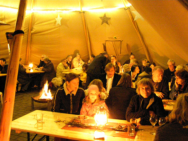 Finnisches Tipi-Vergnügen beim Hausfest 2009